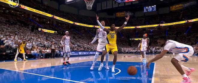 西蒙斯陷入低谷，公牛连败，关键时刻神级表现球队命运悬念！