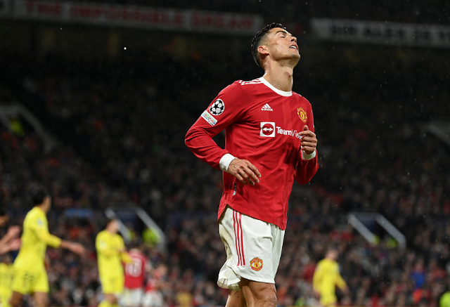 C罗在切尔西比赛中表现优异，重返赛场引发热议！